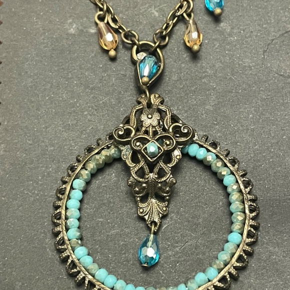 Filigree and crystal bead necklace - Picture 4 of 4